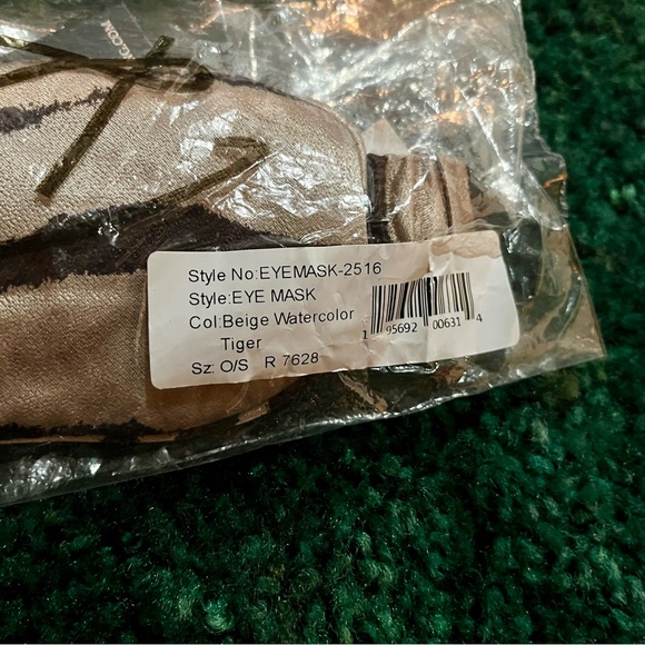 NWT Rails Sleep Mask - Picture 6 of 6